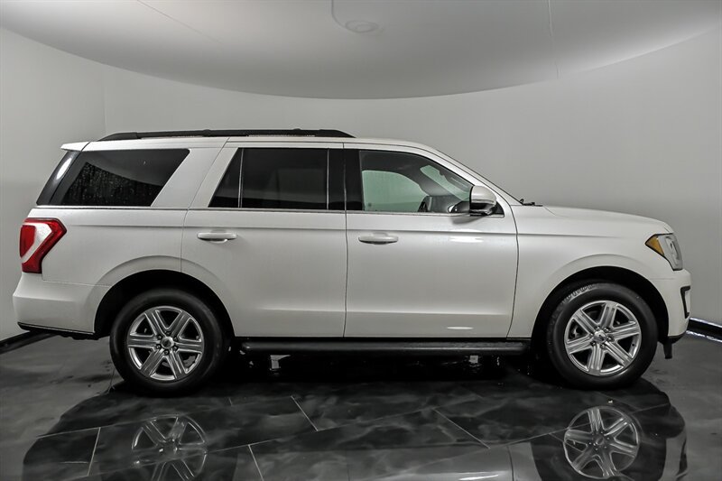 Used 2019 Ford Expedition XLT w/ Equipment Group 201A AWD/4WD image 9