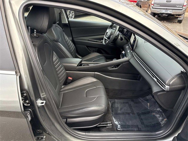 Used 2024 Hyundai Elantra Limited image 9