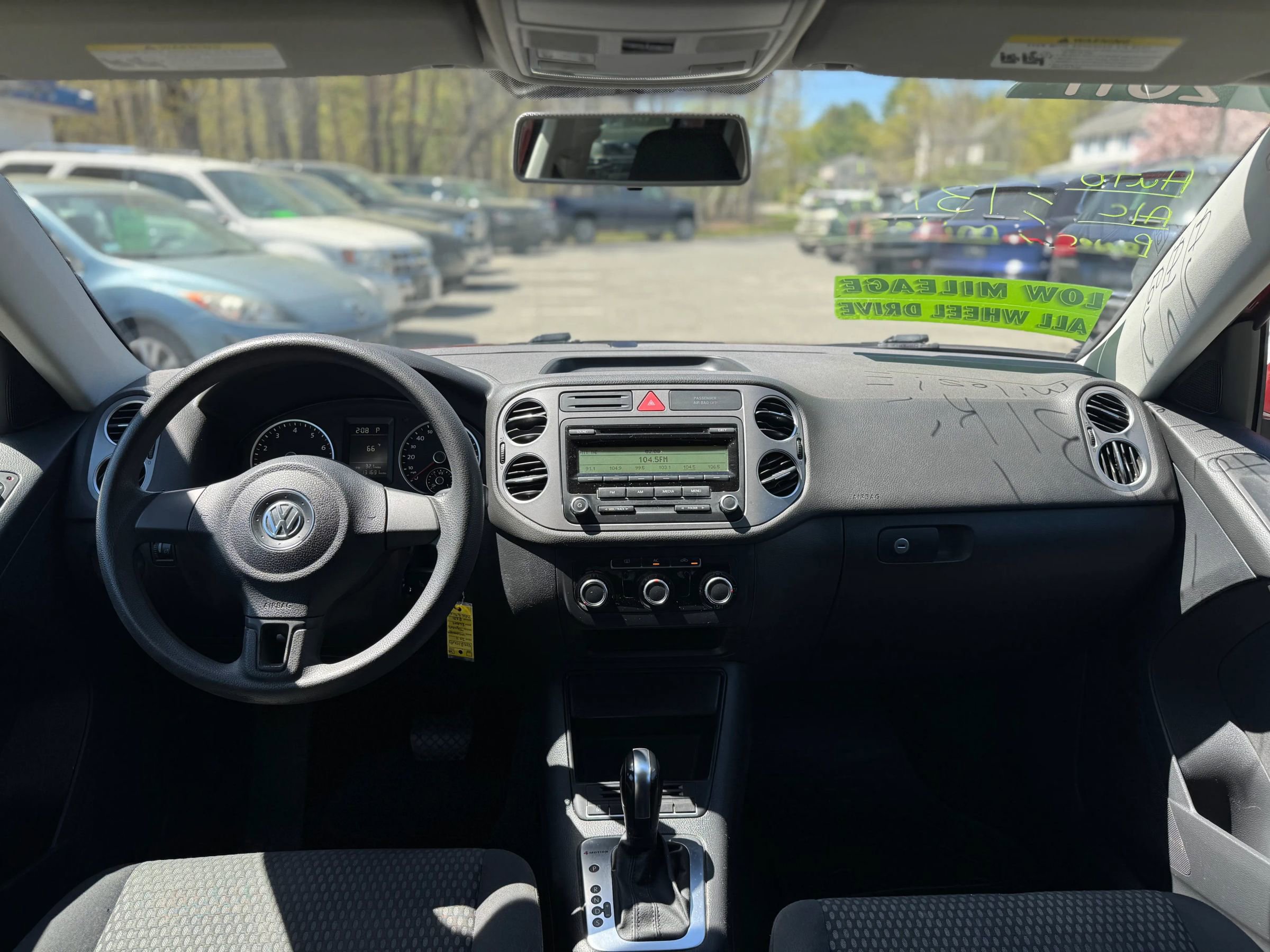 Used 2011 Volkswagen Tiguan S image 13