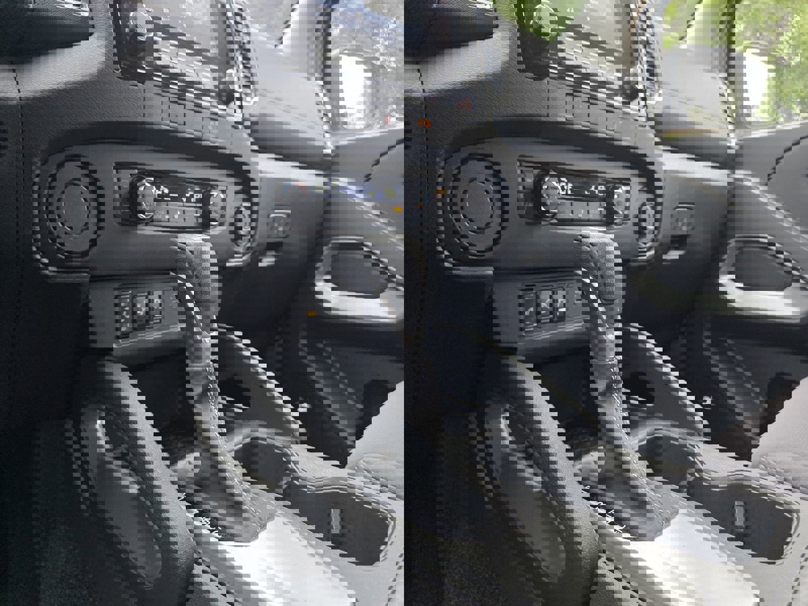 Used 2024 Nissan Frontier SV w/ Technology Package image 22