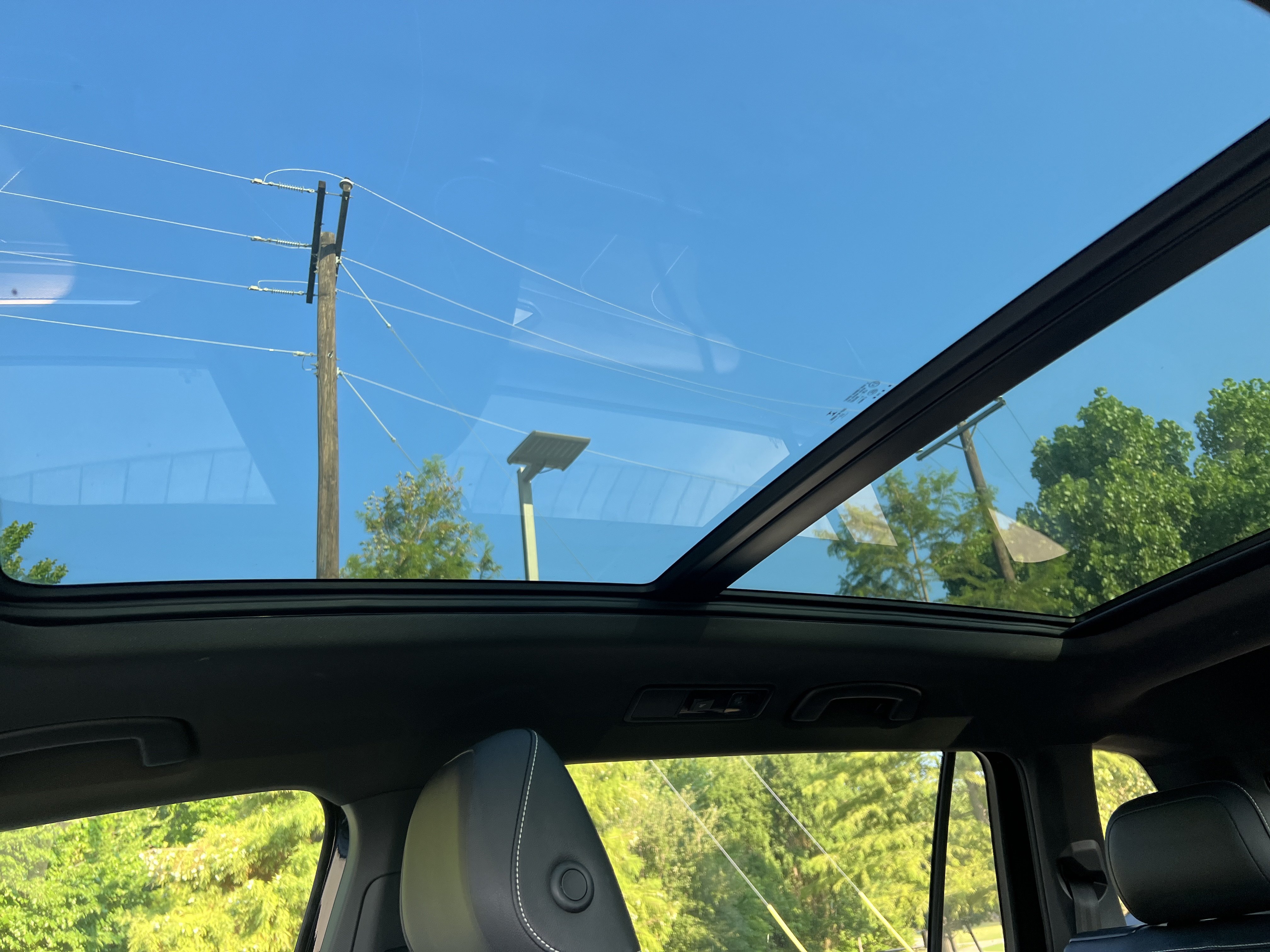 Certified 2022 Volkswagen Tiguan SE R-Line FWD image 22