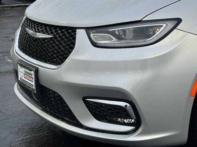 Used 2024 Chrysler Pacifica Touring-L image 8