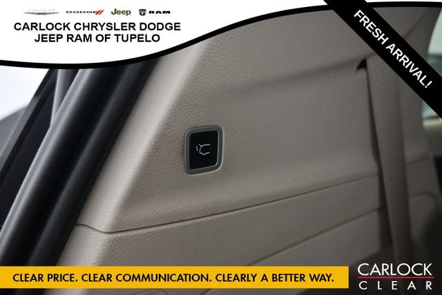 Used 2023 Chrysler Pacifica Limited FWD image 32