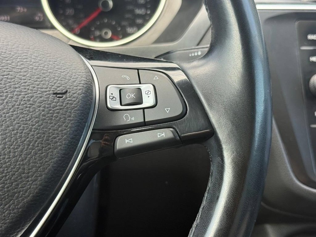 Used 2018 Volkswagen Tiguan SE AWD/4WD image 17