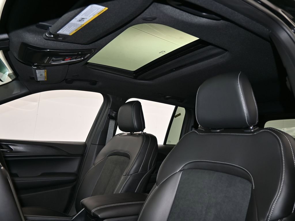 New 2025 Jeep Grand Cherokee Laredo image 11