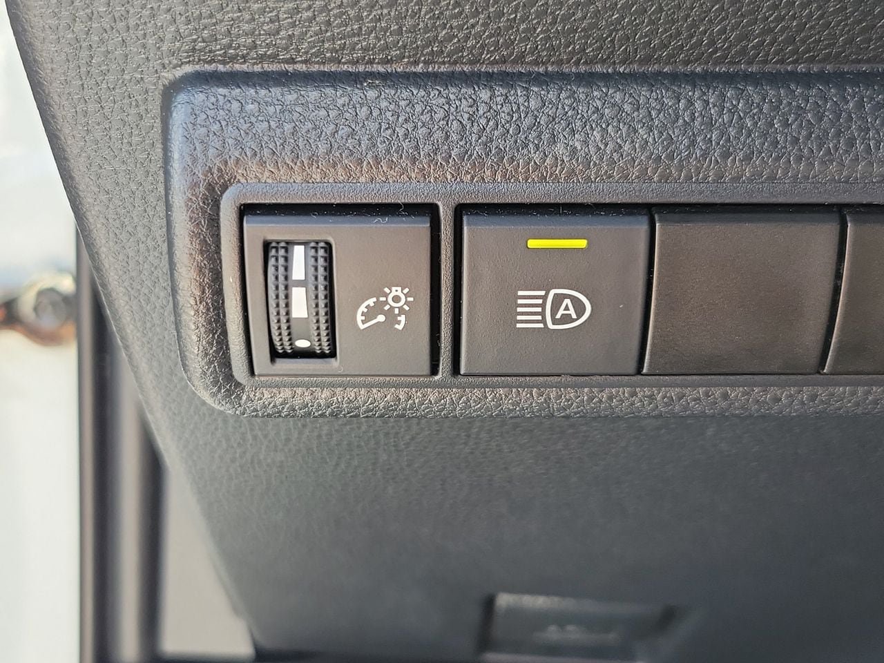 Used 2020 Toyota Corolla LE FWD image 30