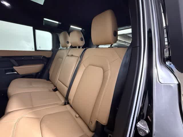 Used 2025 Land Rover Defender 110 X-Dynamic SE AWD/4WD image 19