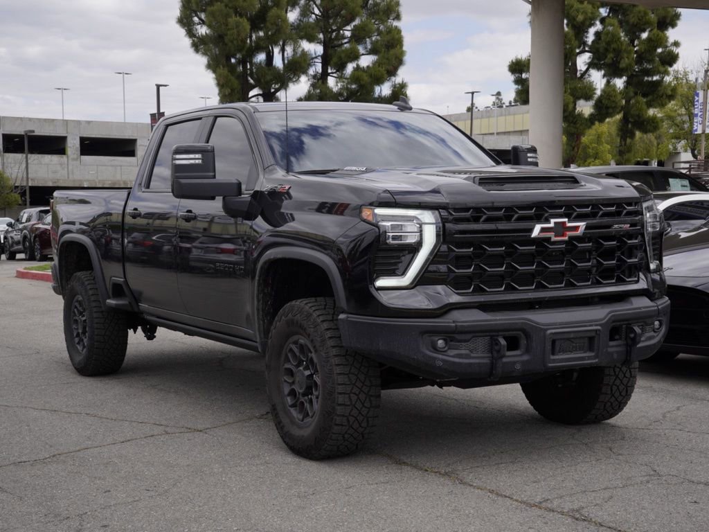 Used 2025 Chevrolet Silverado 2500 ZR2 w/ ZR2 Bison Edition AWD/4WD image 2