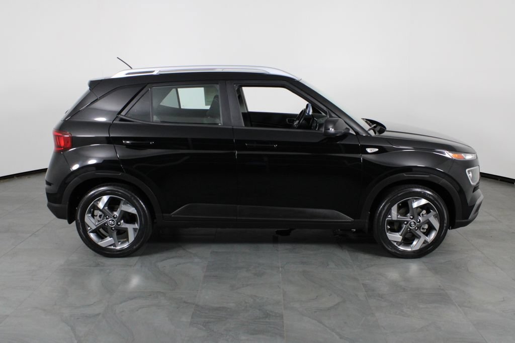 Certified 2024 Hyundai Venue SEL FWD image 15
