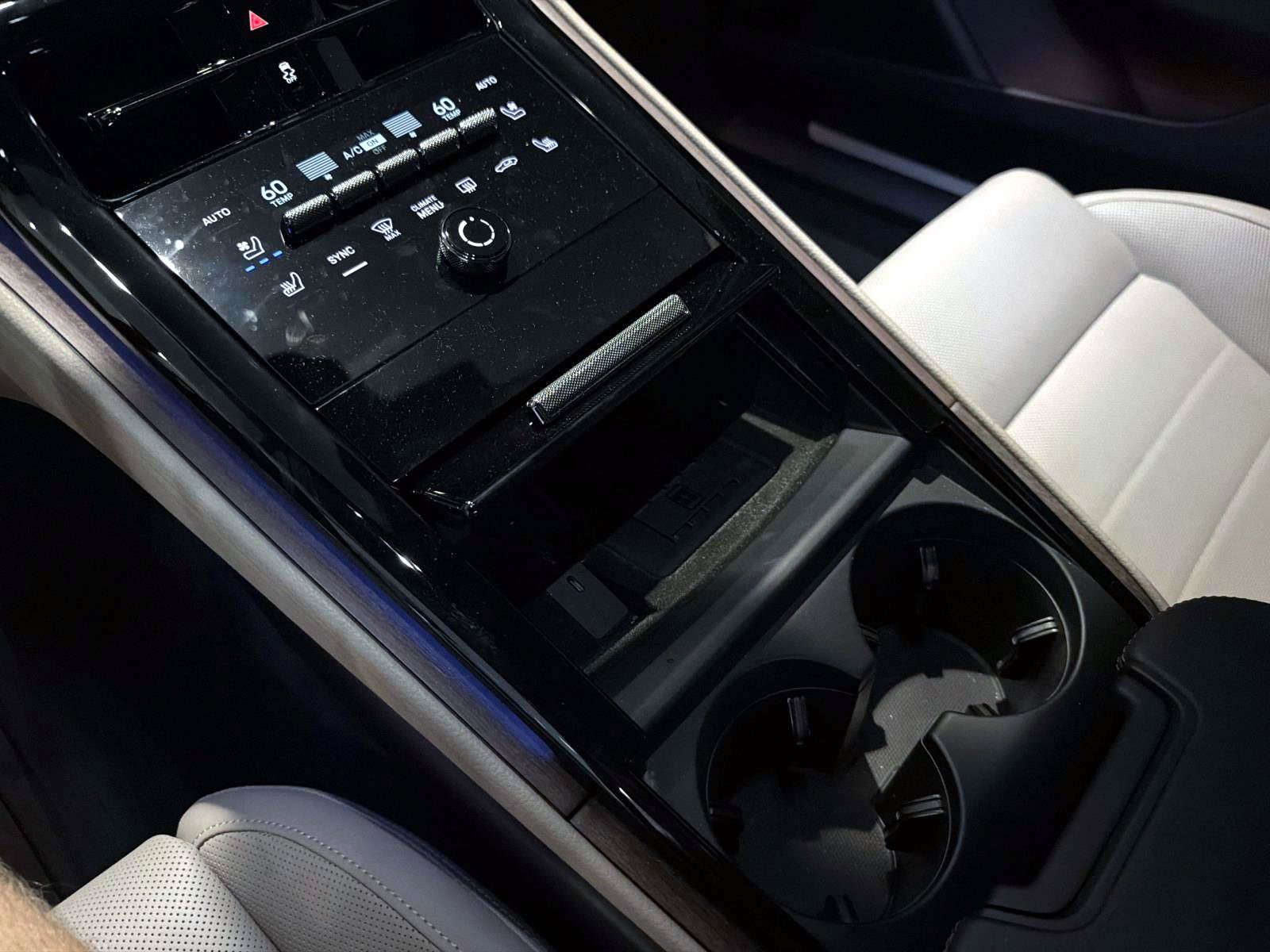 Certified 2025 Porsche Panamera RWD image 23