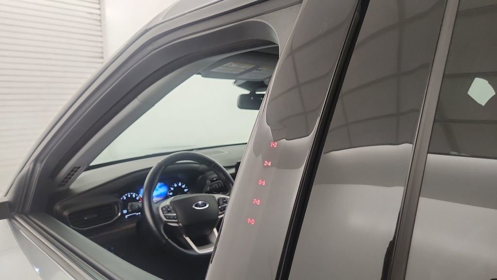 Used 2022 Ford Explorer Limited w/ Equipment Group 301A image 29