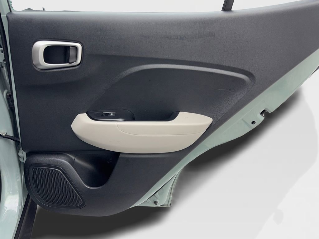 Used 2025 Hyundai Venue SEL image 40