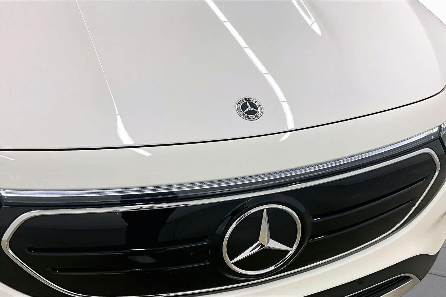 Certified 2023 Mercedes-Benz EQB 350 4MATIC SUV w/ Exclusive Package image 28