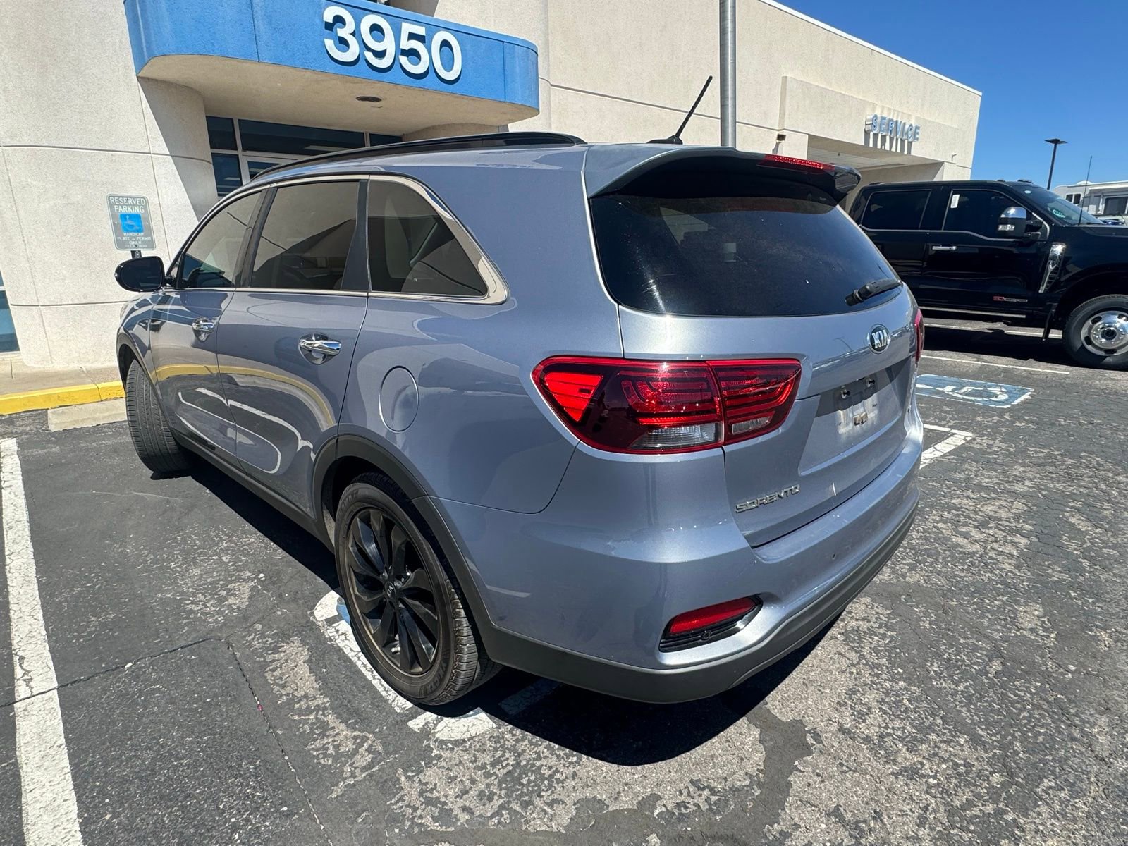 Used 2019 Kia Sorento S image 3