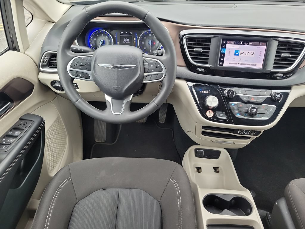 Used 2023 Chrysler Voyager LX FWD image 12