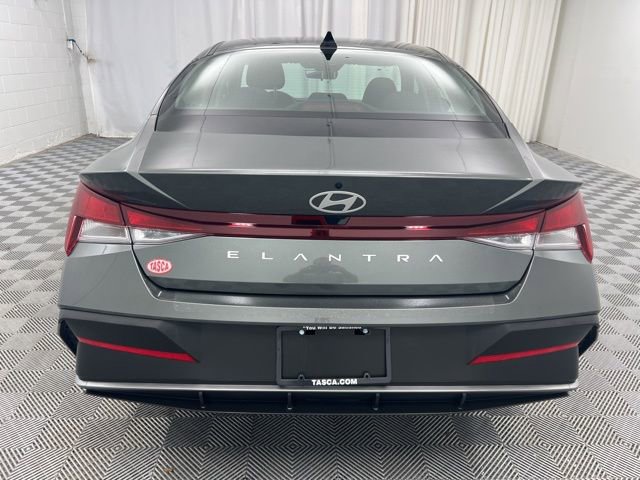 Used 2025 Hyundai Elantra SE image 7