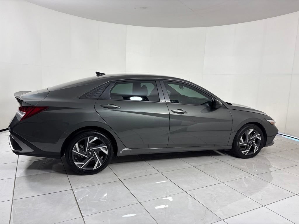 Certified 2025 Hyundai Elantra SEL FWD image 6