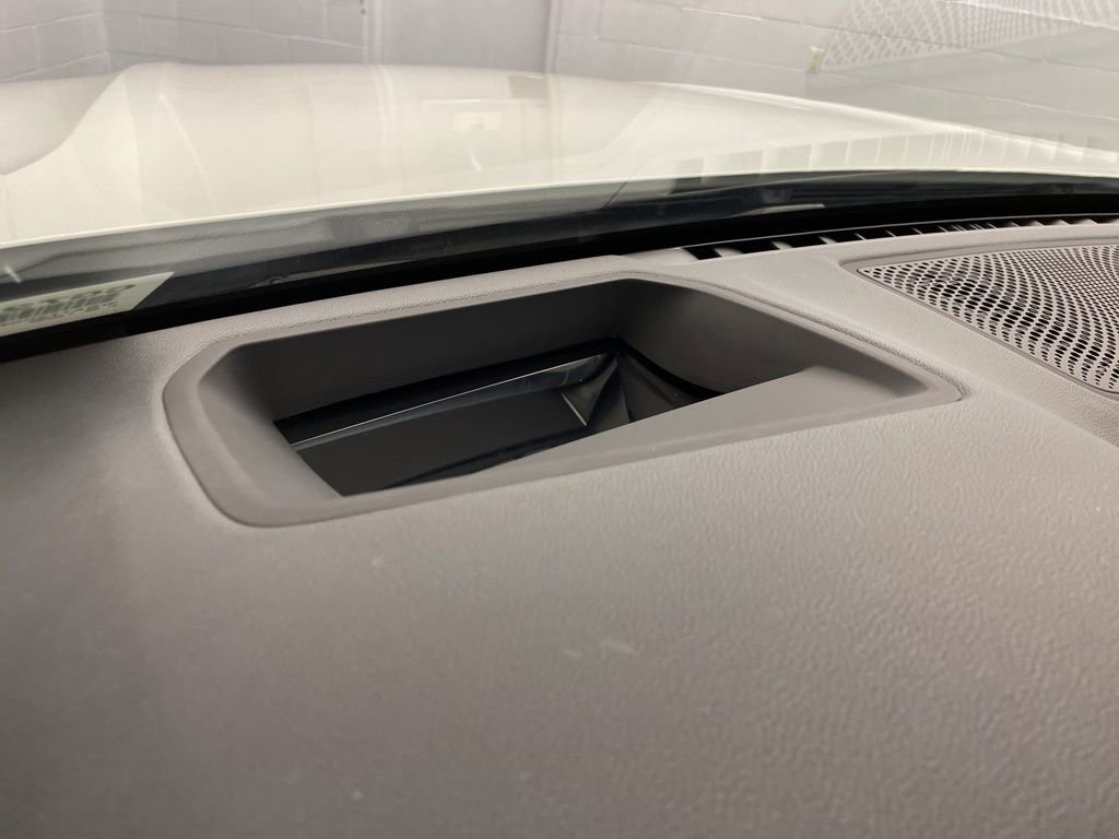 Used 2021 BMW 740i w/ M Sport Package RWD image 18