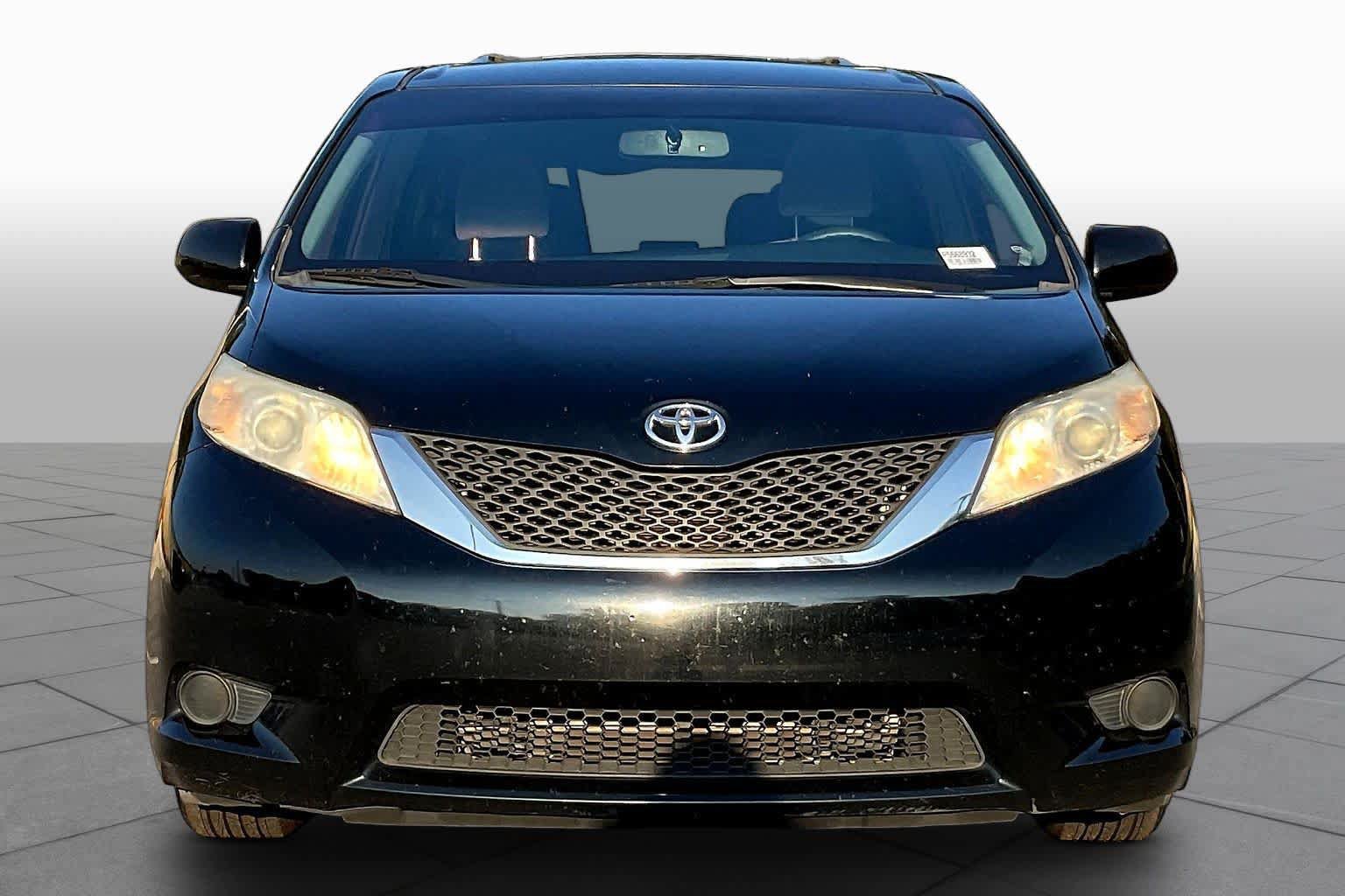 Used 2015 Toyota Sienna LE FWD image 4