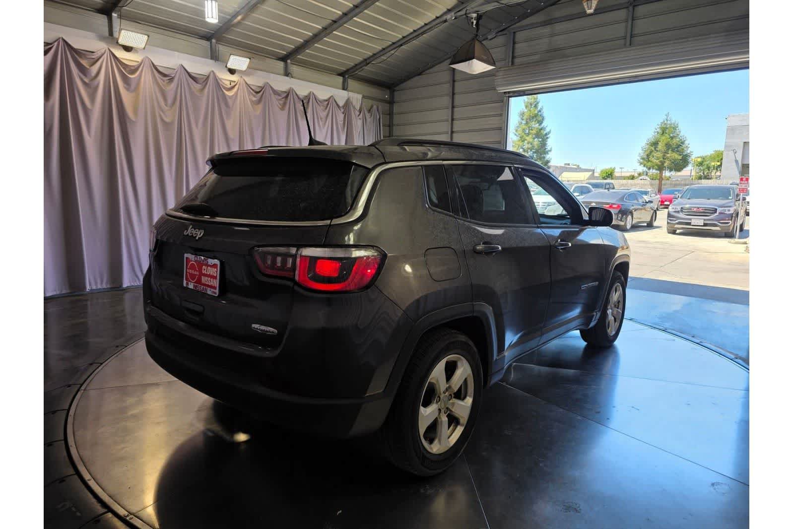 Used 2020 Jeep Compass Latitude FWD image 11
