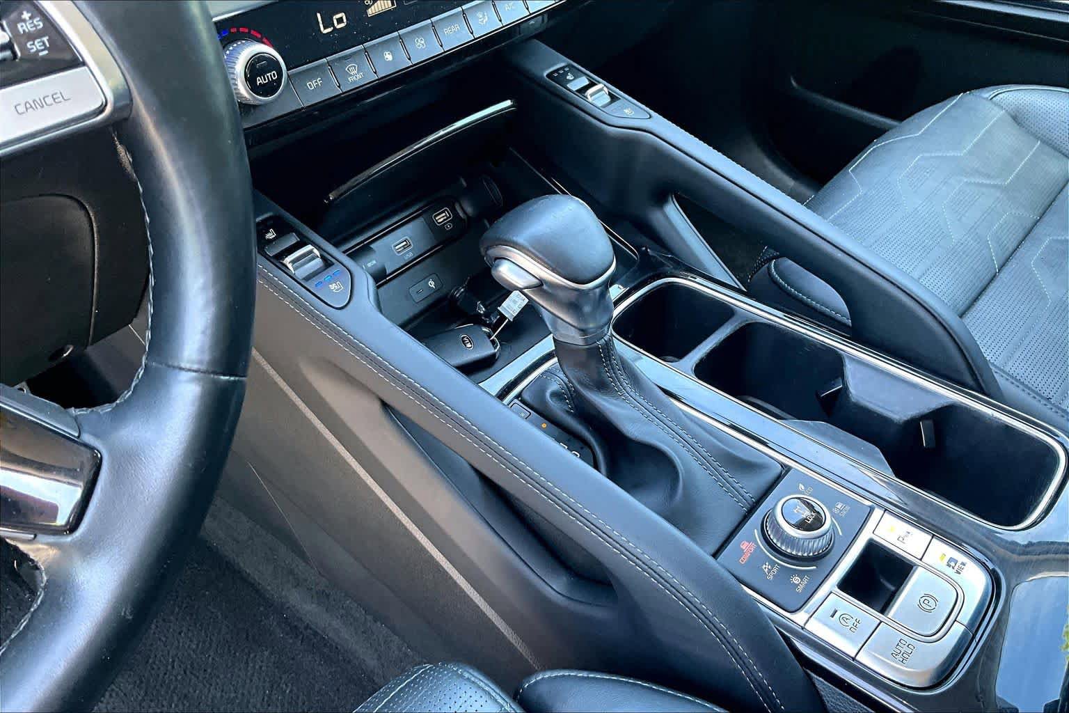 Used 2020 Kia Telluride SX w/ SX Prestige Package AWD/4WD image 16