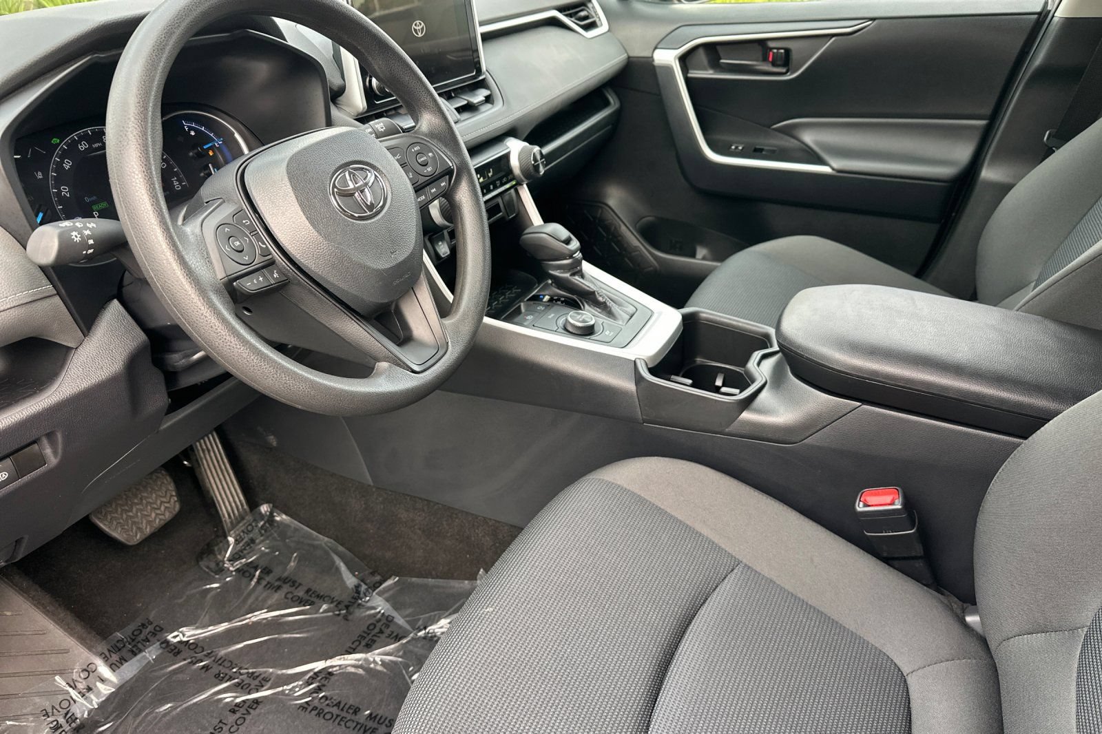 Used 2024 Toyota RAV4 LE AWD/4WD image 9