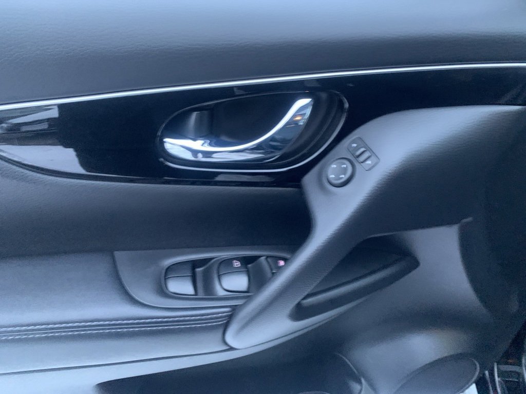 Used 2018 Nissan Rogue Sport SL w/ SL Premium Package image 11