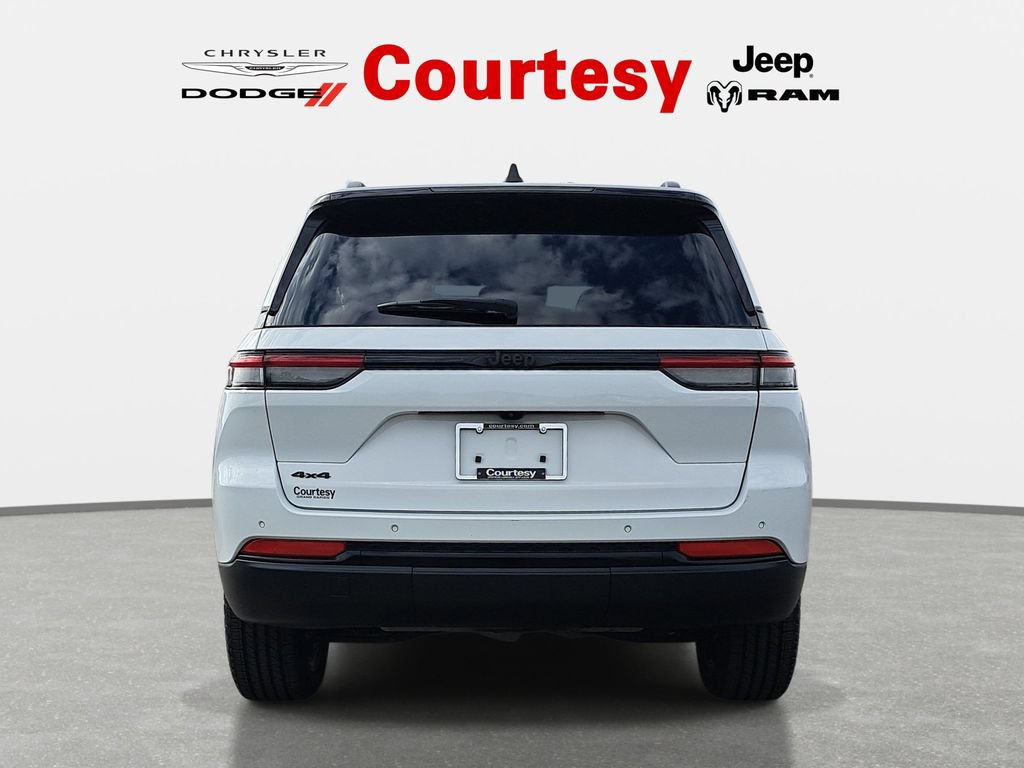 Certified 2024 Jeep Grand Cherokee Altitude AWD/4WD image 5