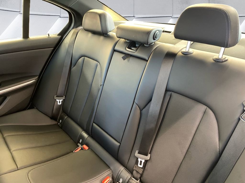 Used 2024 BMW 330e xDrive image 18