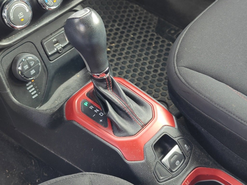 Used 2016 Jeep Renegade Trailhawk image 20