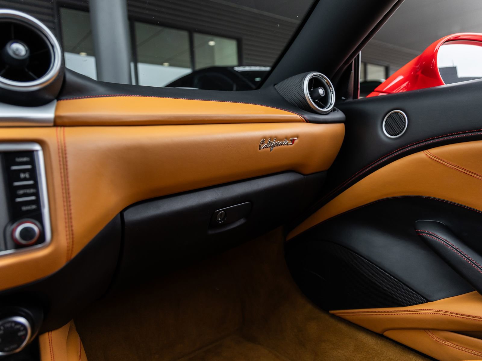 Used 2016 Ferrari California T RWD image 38