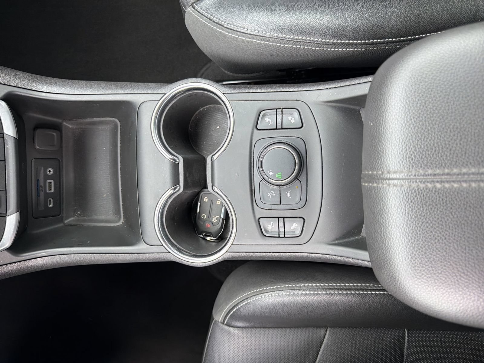 Used 2024 GMC Terrain SLT FWD image 21