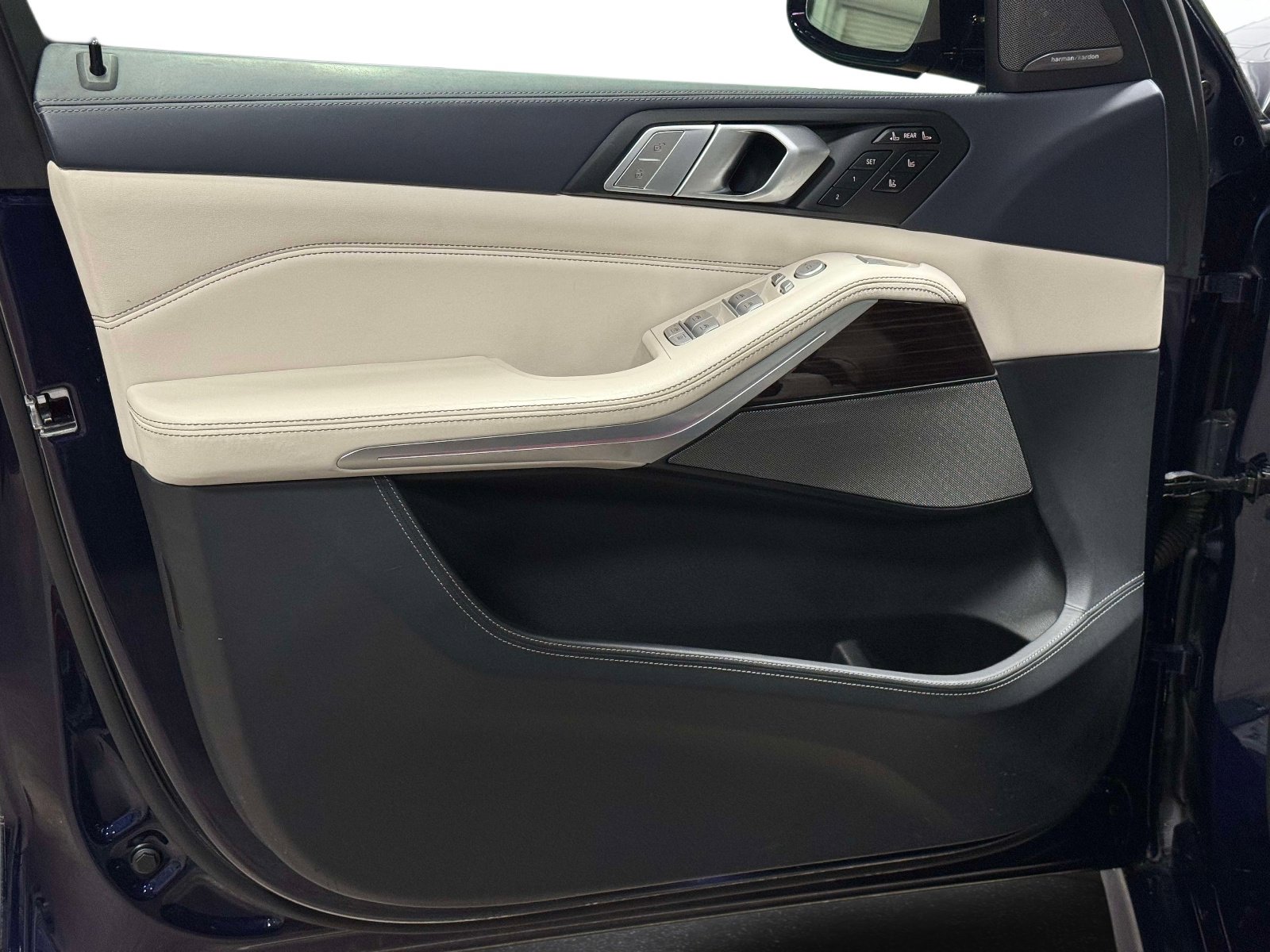 Used 2020 BMW X7 M50i image 20