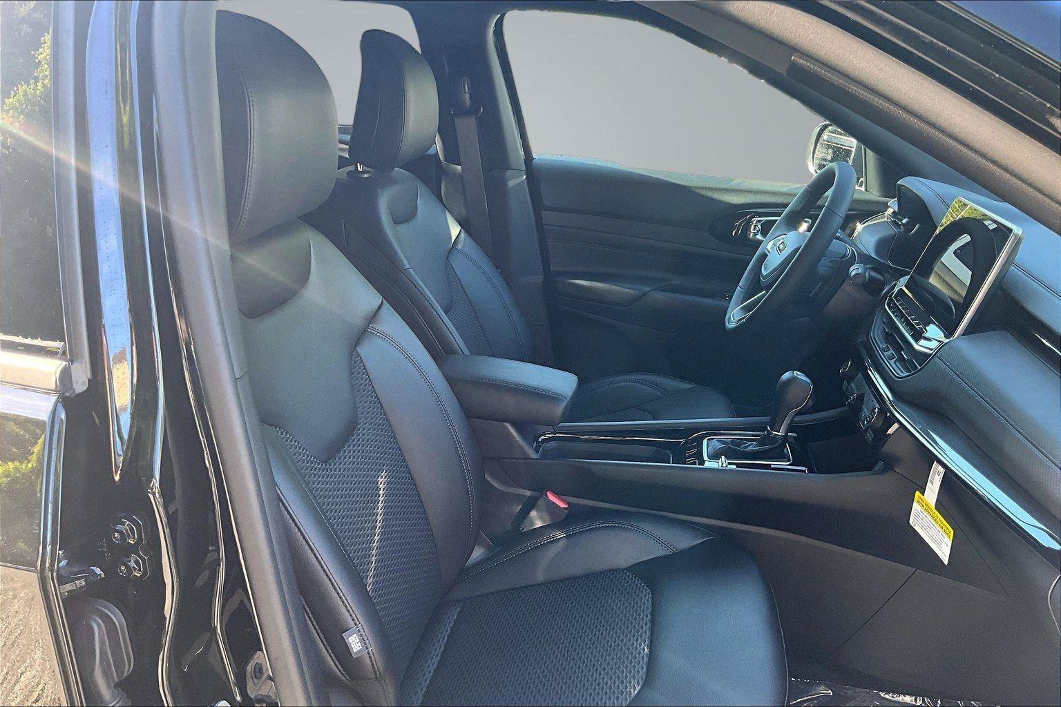 New 2026 Jeep Compass Latitude AWD/4WD image 9