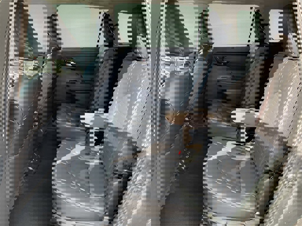 Used 2024 Toyota Highlander XLE image 13