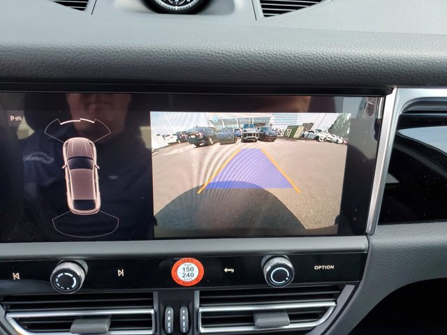 Used 2025 Porsche Macan image 36