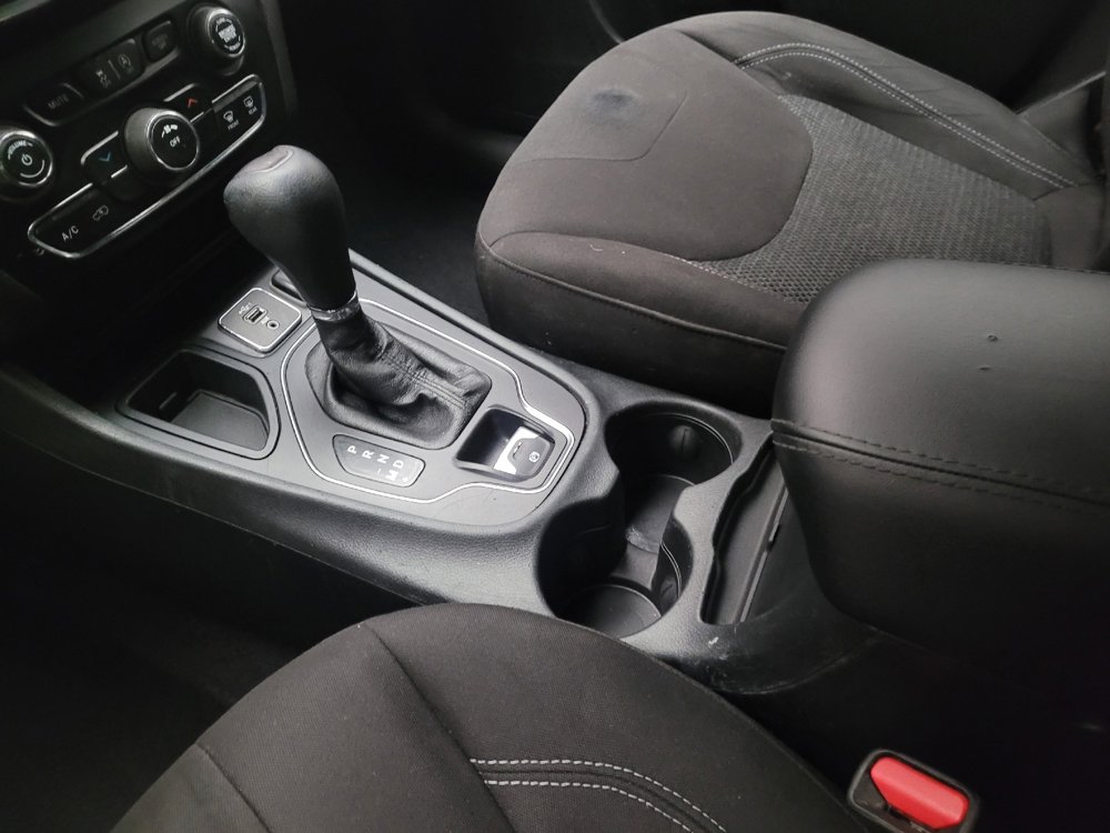 Used 2019 Jeep Cherokee Latitude w/ Popular Appearance Group image 26