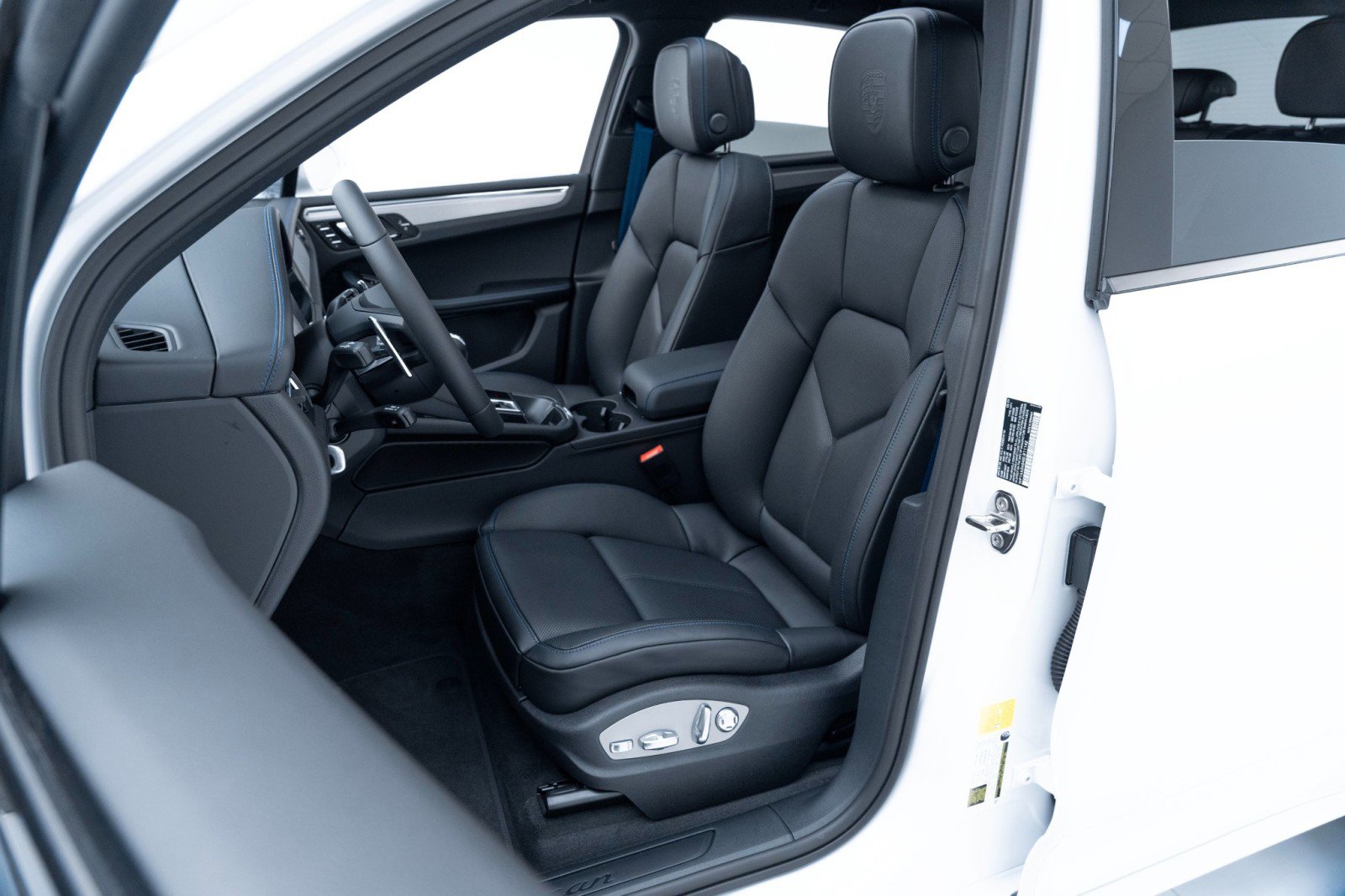 New 2025 Porsche Macan image 5