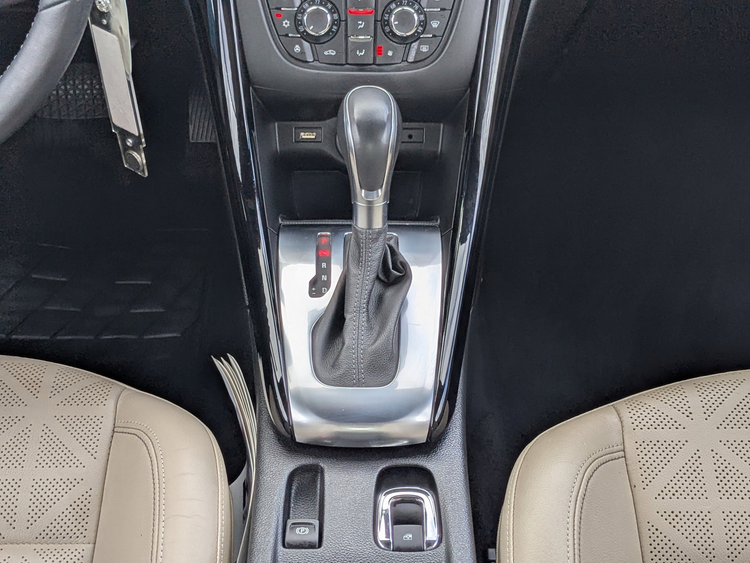 Used 2018 Buick Cascada Premium image 20