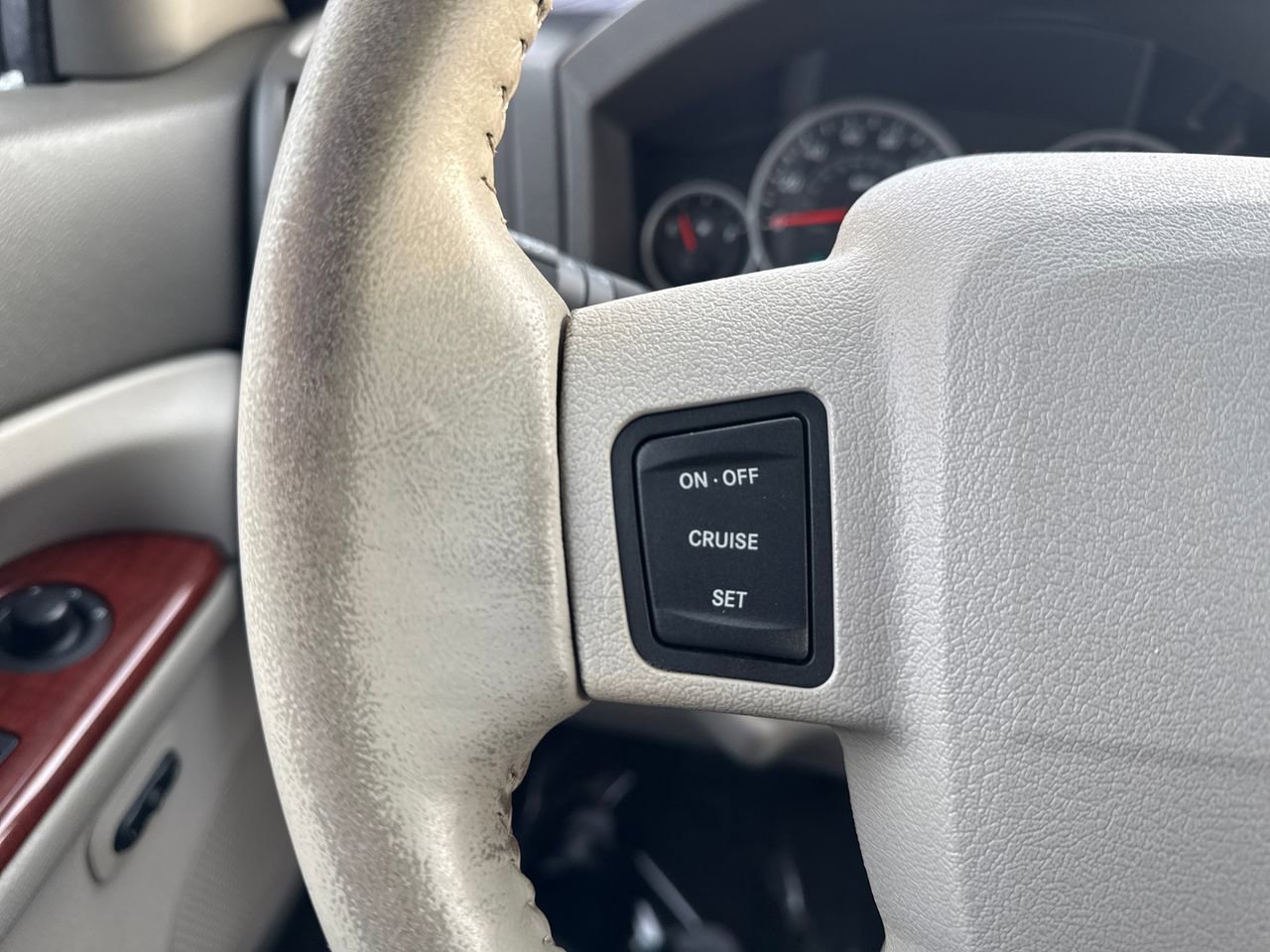 Used 2005 Jeep Grand Cherokee Limited image 24