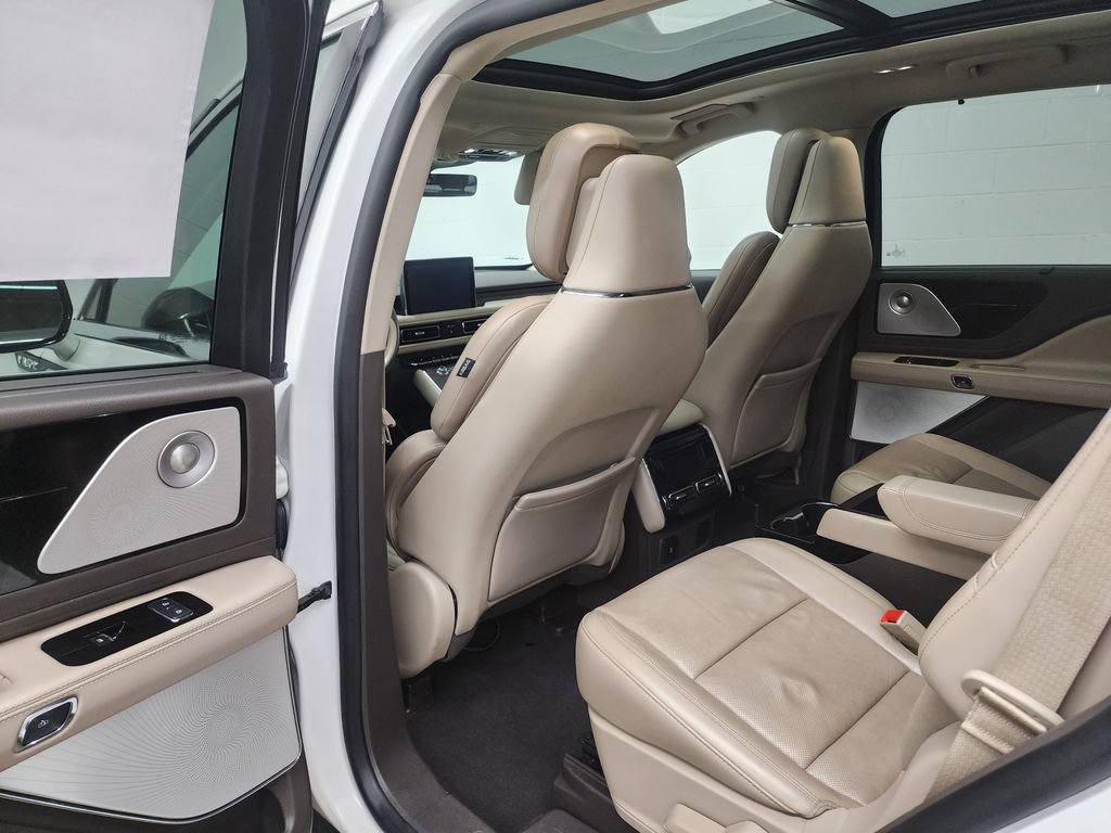 Used 2021 Lincoln Aviator Reserve w/ Equipment Group 202A AWD/4WD image 24