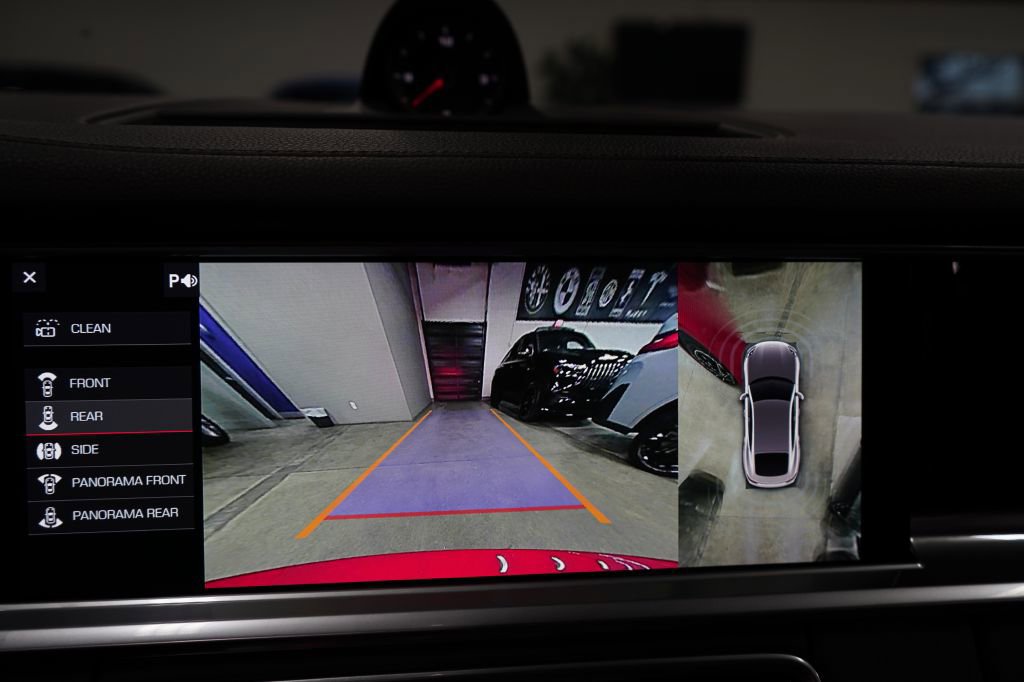 Used 2020 Porsche Panamera RWD image 13