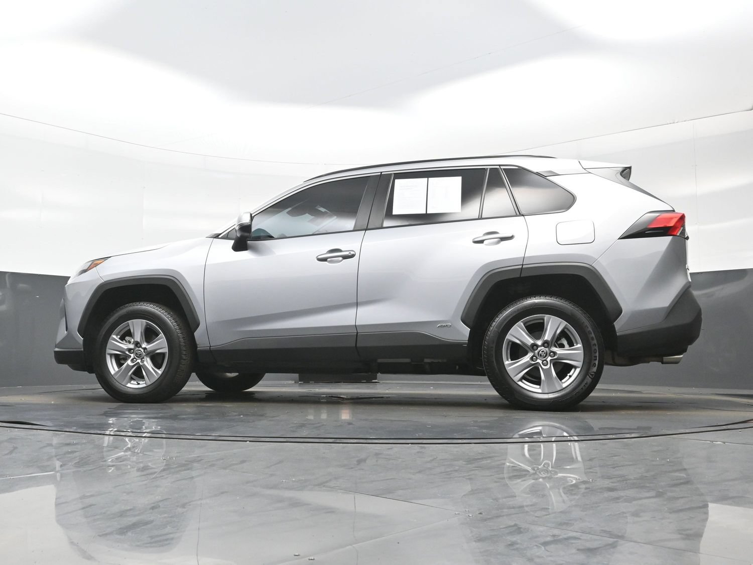 Used 2022 Toyota RAV4 XLE w/ Convenience Package AWD/4WD image 30