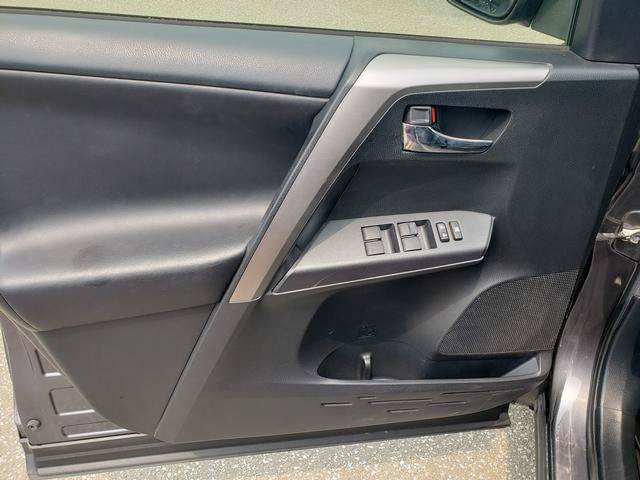 Used 2018 Toyota RAV4 XLE w/ Plus Extra Value Package AWD/4WD image 11