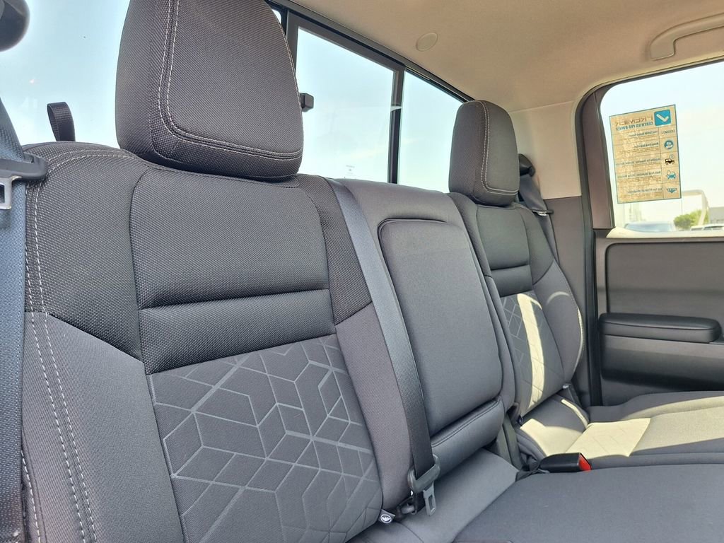 Used 2025 Nissan Frontier SV w/ SV Convenience Package RWD image 29