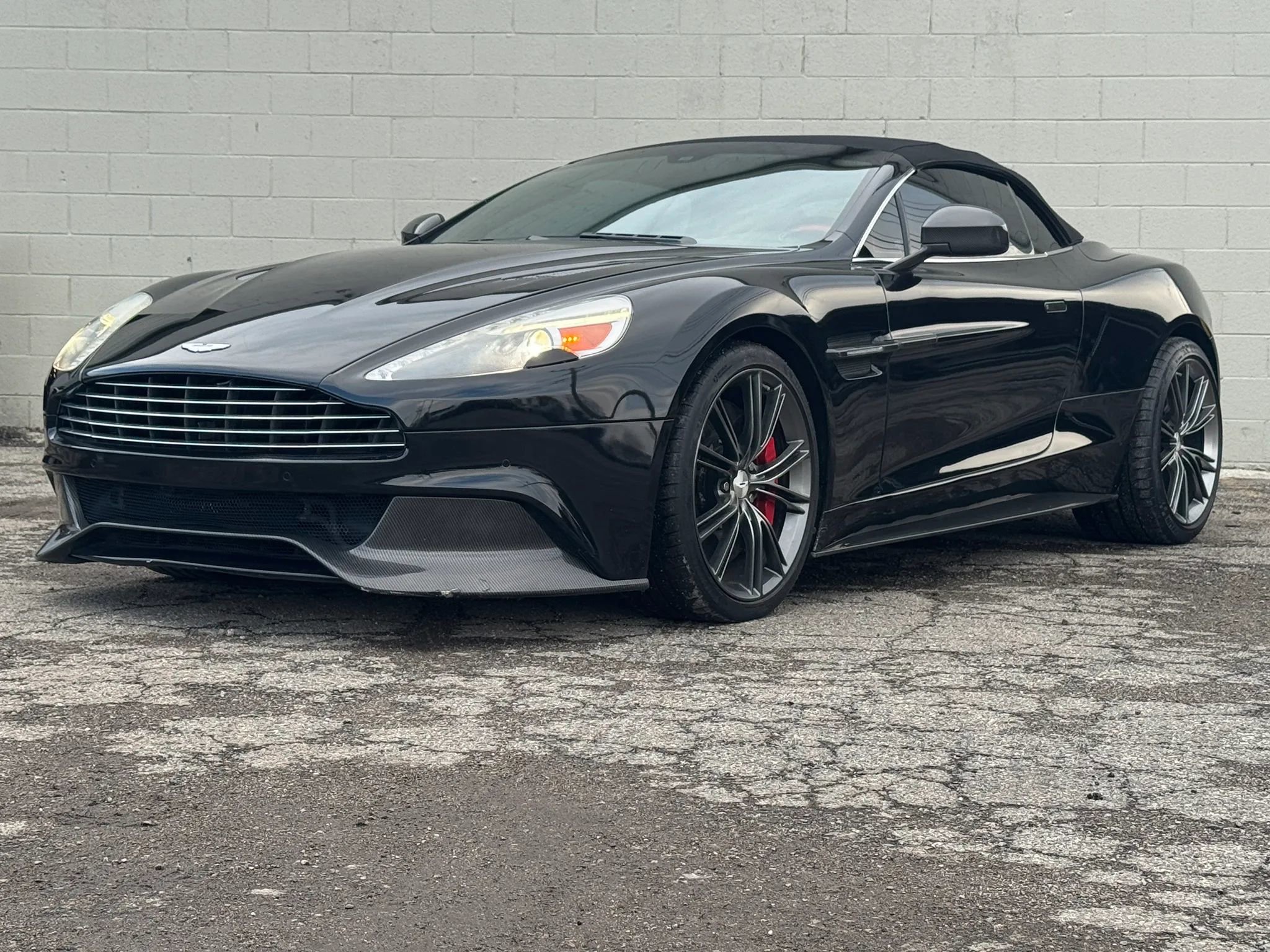 Used 2014 Aston Martin Vanquish Volante RWD image 1
