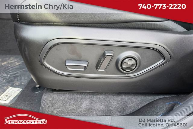 New 2026 Jeep Grand Cherokee Laredo image 16