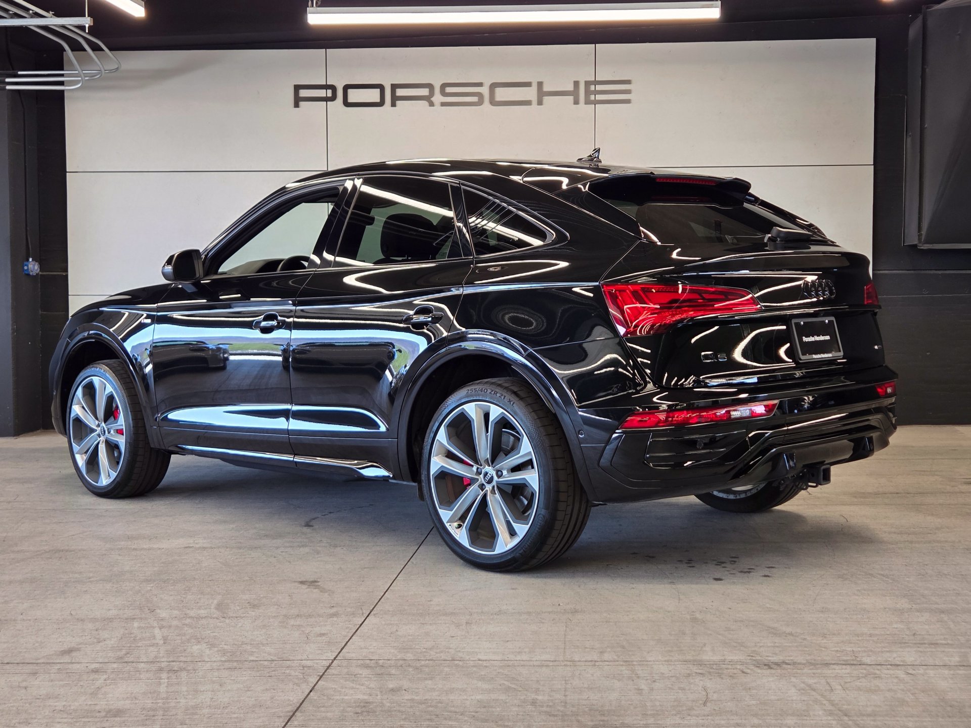 Used 2025 Audi Q5 Prestige w/ Prestige Package AWD/4WD image 3