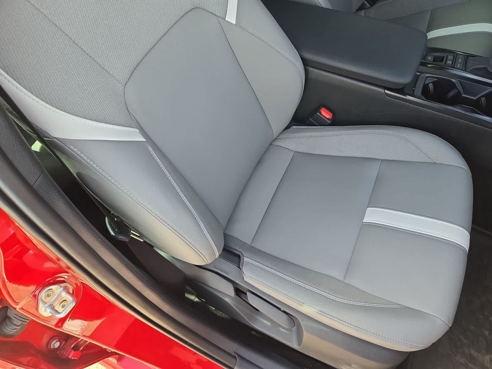 Used 2025 Toyota Camry SE w/ Convenience Package FWD image 21