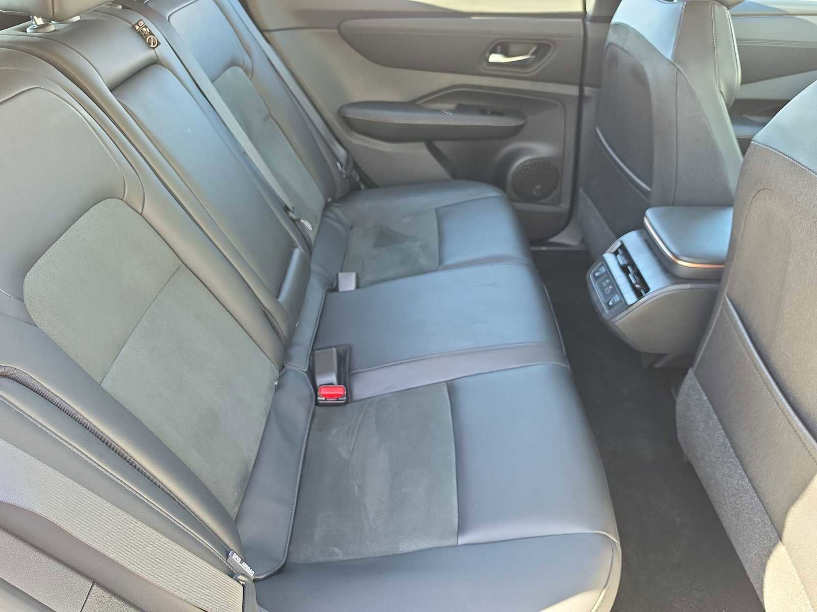 Used 2024 Nissan Ariya FWD image 17